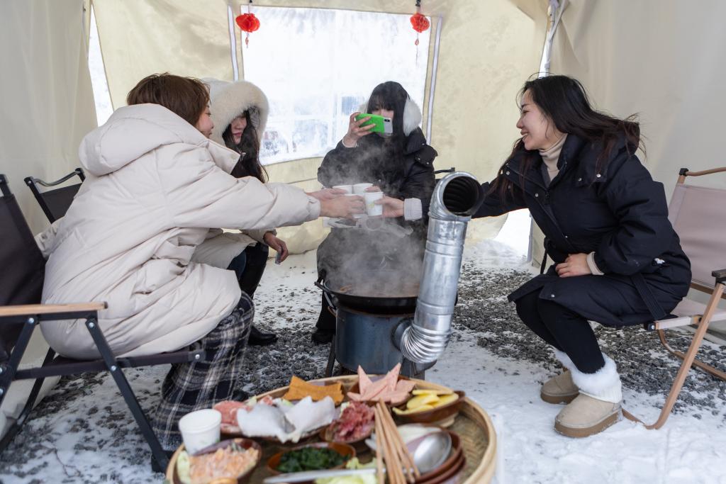 抓特色、延链条、优服務(wù)——南方地區(qū)聚力激活冰雪(xuě)经济